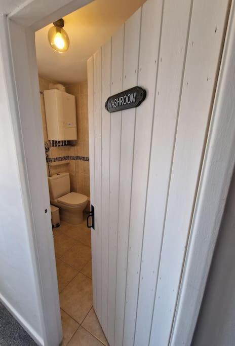 Black Cat Cottage - Central Pickering Grade 2 Listed Cottage מראה חיצוני תמונה