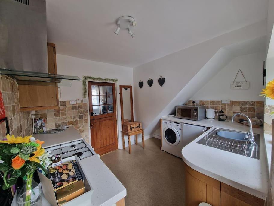 Black Cat Cottage - Central Pickering Grade 2 Listed Cottage מראה חיצוני תמונה